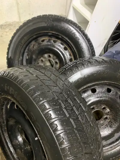 set of three Hankook winter i*pike Good brand made in Korea. Mounted on steel rim with bolt pattern...