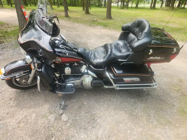 1994.  Harley Davison   Ultra Classic Etectra Glide in Sport Touring in Regina - Image 2