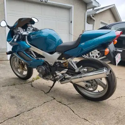 Very nice condition, new tires, upgraded rectifier, D&D drag pipes, runs and drives excellent This b...