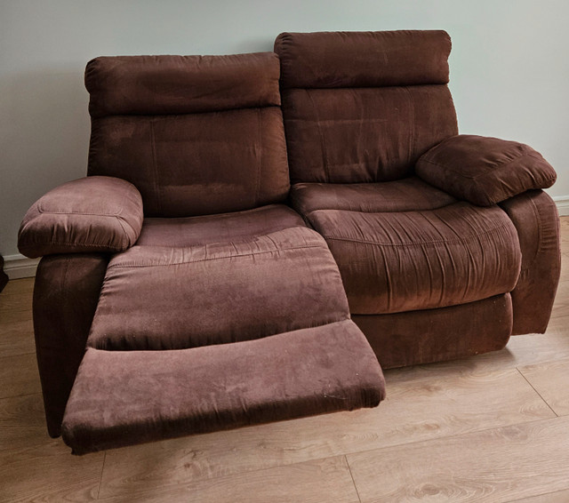 Causeuse inclinable $75. Reclining loveseat $75. dans Chaises, Fauteuils inclinables  à Laval/Rive Nord - Image 2