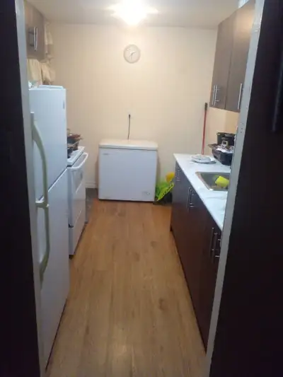 Free WIFI call:647-330-0510 Email:micholeajib@yahoo.com Room for 1st January, 2026