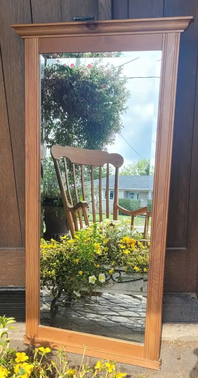 Classic Wall Mirror With Wooden Frame and Molded Crown Top in Home Décor & Accents in Oakville / Halton Region - Image 6
