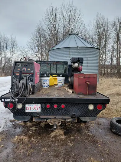 Great working welder and aircompressor on a classic ford truck. Everythjng runs well and is ready to...