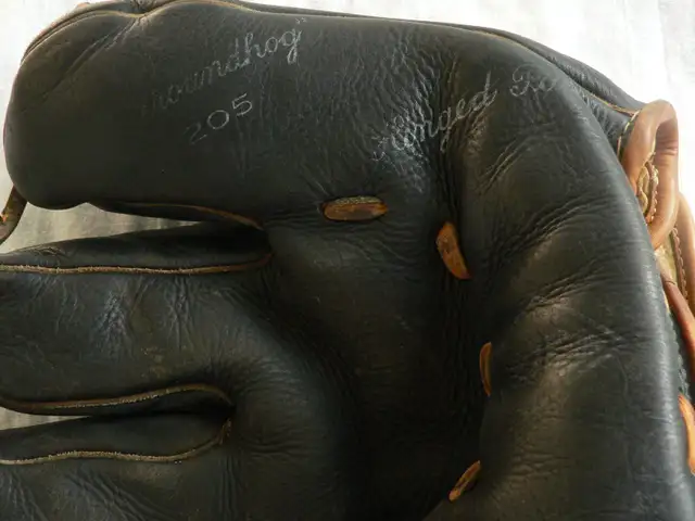 1950s Cooper Weeks Leather 3 Finger Baseball Glove. Groundhog. in Arts & Collectibles in Oakville / Halton Region - Image 10