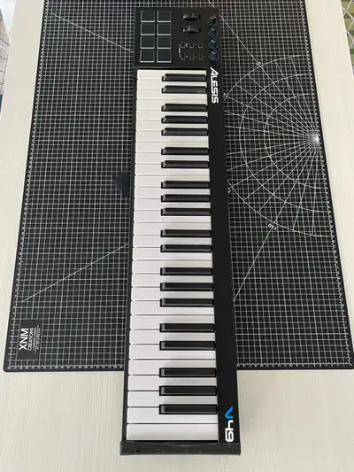 Alesis Keyboard v49 MIDI Comes with USB Great Condition, small chip on end that is taped with Black....