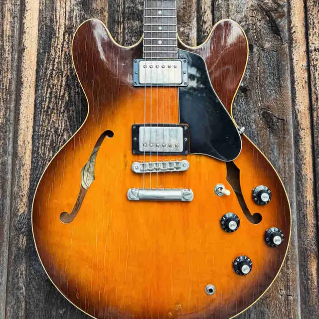 1986 Gibson ES-335 Dot Sunburst in Guitars in Kawartha Lakes - Image 2