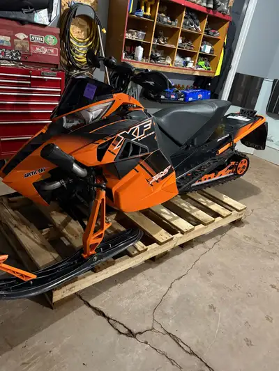 Only 2000kms 310 HP 137 track with 130 studs` Stainless boost tubes D@D kit Launch control Lots more...