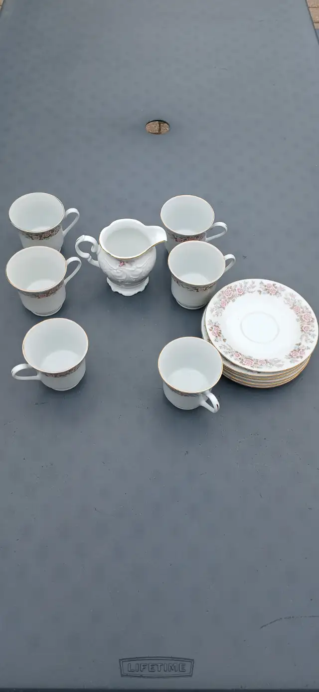 China Set Tea in Other in Ottawa - Image 2