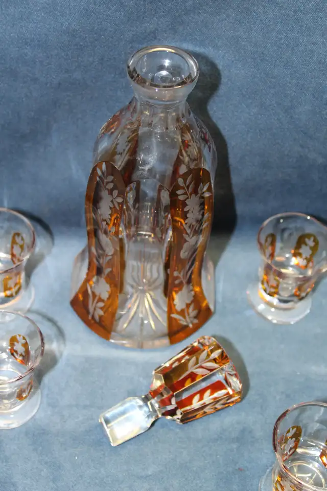 European Amber Color Crystal Decanter and Liqueur Glassware set63417635850883123