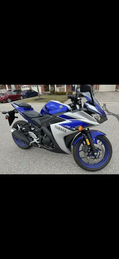 Beautiful 2015 Yamaha YZF-R3 Only 3,000km Perfect bike for beginner riders. The motorcycle is in ama...