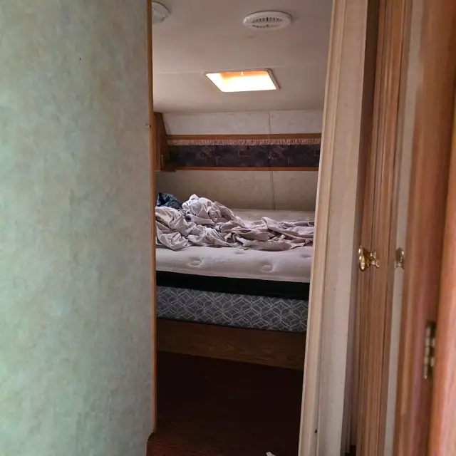 2000 Frontier 5th wheel in Travel Trailers & Campers in Comox / Courtenay / Cumberland - Image 8