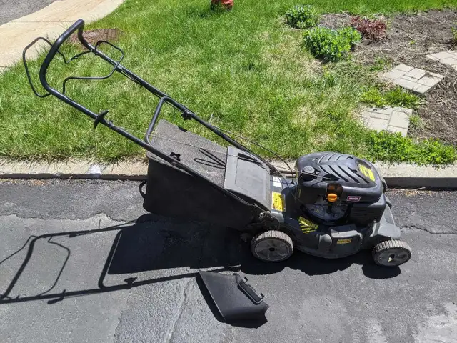 Tondeuse - Lawnmower in Lawnmowers & Leaf Blowers in Longueuil / South Shore - Image 4
