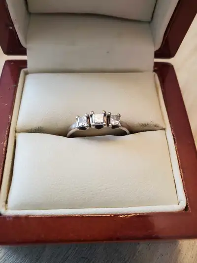 Lady's engagement ring for sale. Size 7( pretty sure) was appraised 4 years ago for $2650, rings bee...