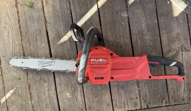 Milwaukee 2727-20 Chainsaw only tool no battery no charger  in Power Tools in Oshawa / Durham Region - Image 4