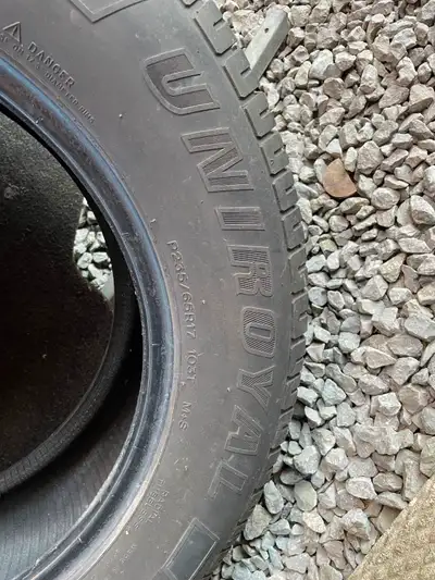 UNIROYAL tire 236/65r17 $30 only one piece only