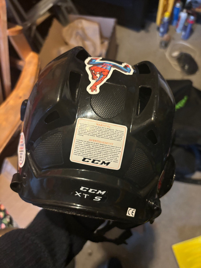 CCM XT S helmet in Hockey in Ottawa - Image 2