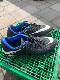 Soccer cleats_size 7