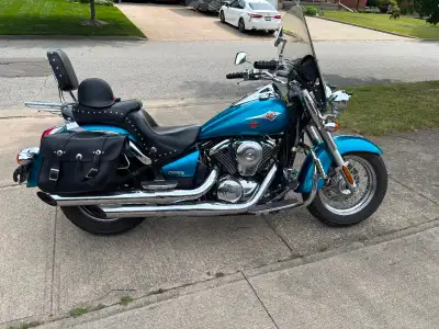 2007 Kawasaki Vulcan 900 classic. Rare blue Low mileage Comes with Mustang seat plus original. Dust...