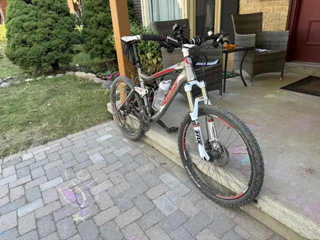 Trek Fuel Ex8 Mountain Bike in Mountain in Kitchener / Waterloo - Image 2