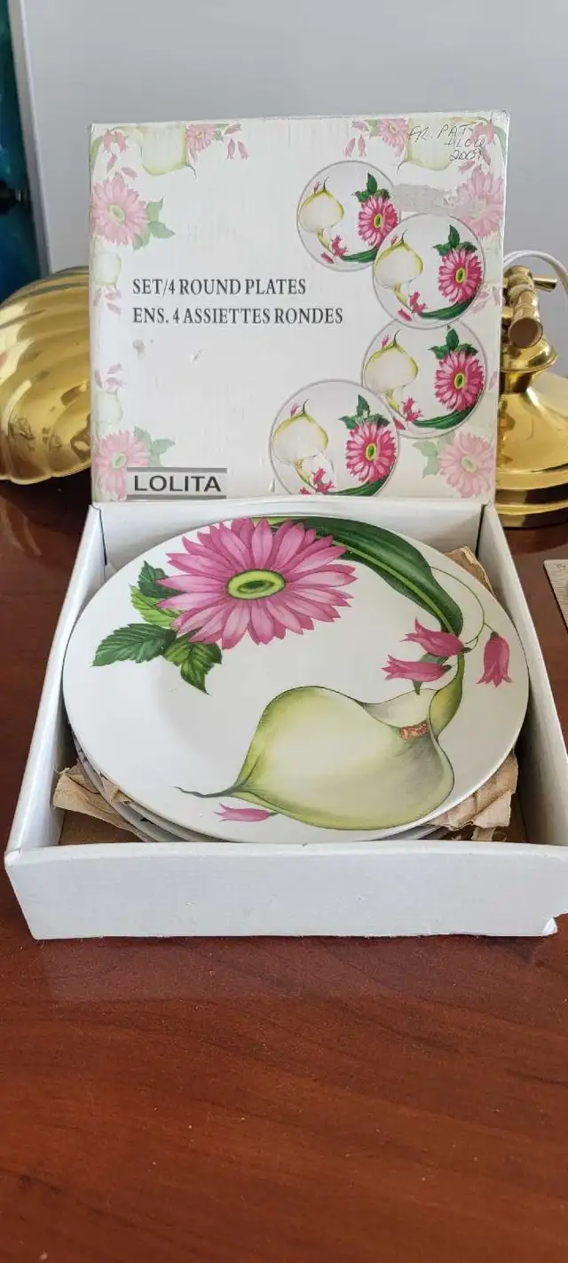 Round plates, set of 4. New condition never used.  in Kitchen & Dining Wares in Calgary - Image 4