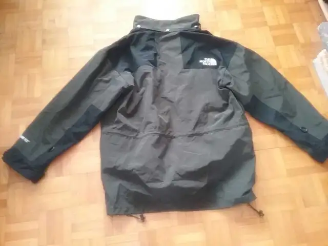 North face goretex jacket in Men's in Laval / North Shore - Image 8