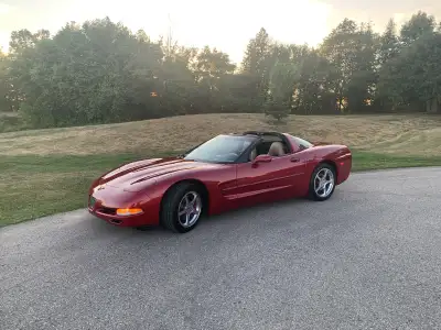 A beautiful well cared for 2001 corvette with 138000 klms. Comes with both the glass and hardtop roo...