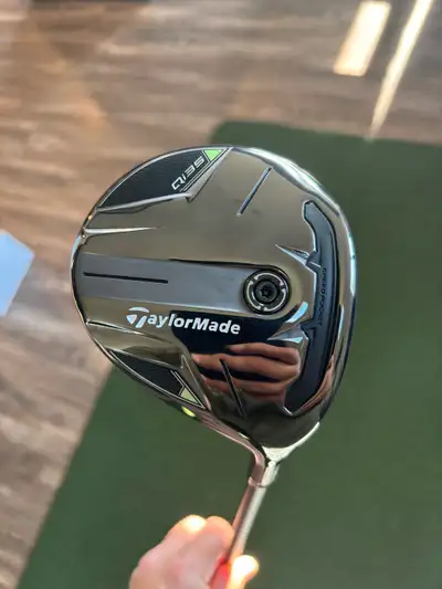New never used Qi35 fairway wood 7 RH stiff, no trades tks.