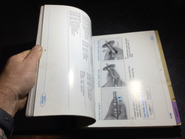 1992-93 Ford AODE 4R70W Automatic Transmission Reference Manual in Non-fiction in Parksville / Qualicum Beach - Image 2