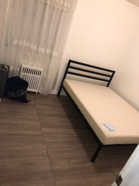 Rooms for rent in Scarborough M1J1N4  and M1J1V5 Main floor May 