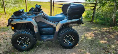 Nicest used quad out there 2014 Can am Outlander 800 4494 kms Dynamic power steerinig Heated grips W...