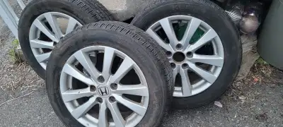3 Pneus 205/55R16 avec mag chaque / each 100$ 3 Tires 205 55 R16 on ,MAGS