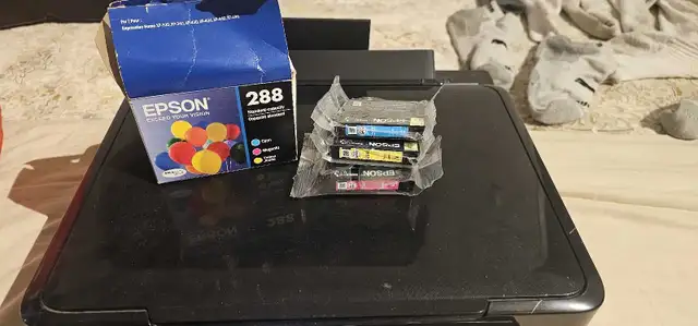 Epson Expression Home XP-330 Wireless Colour Photo Printer with in Printers, Scanners & Fax in City of Toronto - Image 3