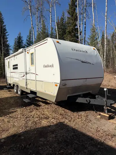 2007 Keystone Outback If you're looking for an affordable trailer that is light for towing at 5350 d...