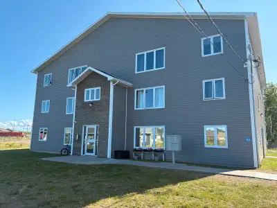 Spacious 2 Bedroom 1 Bathroom unit located on the second floor with Appliances, Storage locker, park...