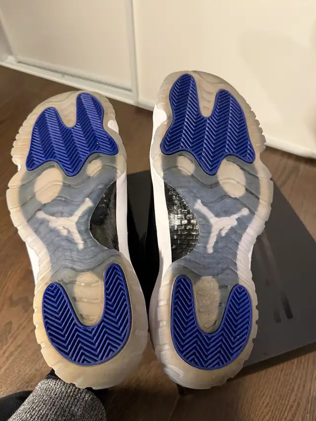 Jordan 11 Space Jam - 2016 Retro - Size 9 in Men's Shoes in Markham / York Region - Image 5