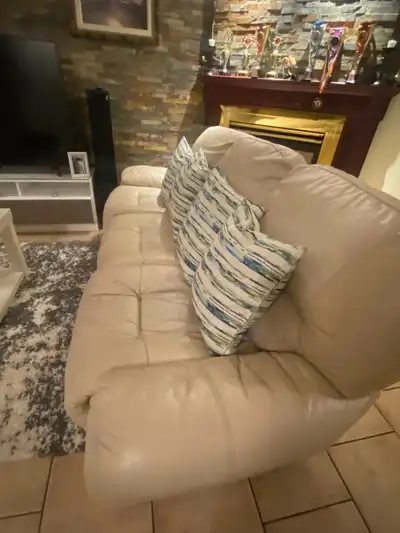 Meubles à vendre (ensemble ou vendu séparément), View more