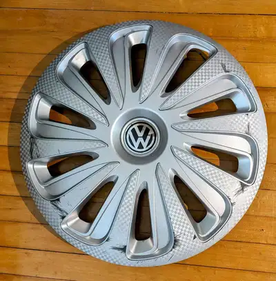 Carbon fiber design, Silver, black back. Caliber 15" marked on back. Used. I good condition. Some ab...