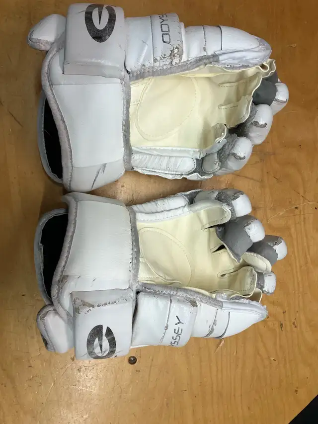 Hockey glove repalming & equipment repair  in Hockey in City of Toronto - Image 4
