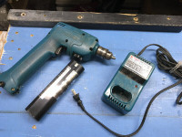 Makita Cordless Stapler T220D and Drill Battery and Charger