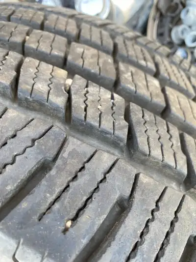 Dodge ram 2500 3500 wheel nine shape 265 70 r17 lots of tread left 403 894 0561 Grassy lake AB