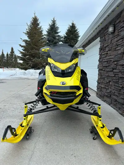 7.8 upgraded screen Mint condition, always stored in heated garage Trail riden New 1 1/4 2 ply picke...