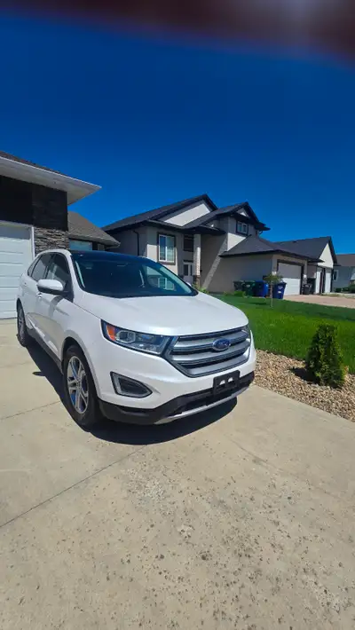 2016 Ford Edge Platinum Top in line AWD V6 3.5L. No accident and well_maintained Saskatoon vehicle s...