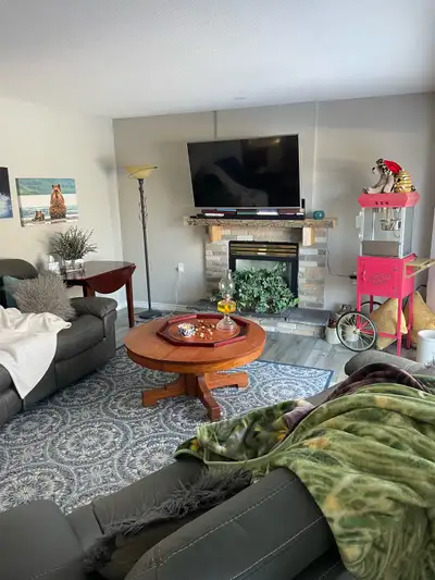 709- Prospect Ave OXBOW, Saskatchewan 204 - 741- 0133 Beautiful totally renovated. 3 bed bedrooms 3...