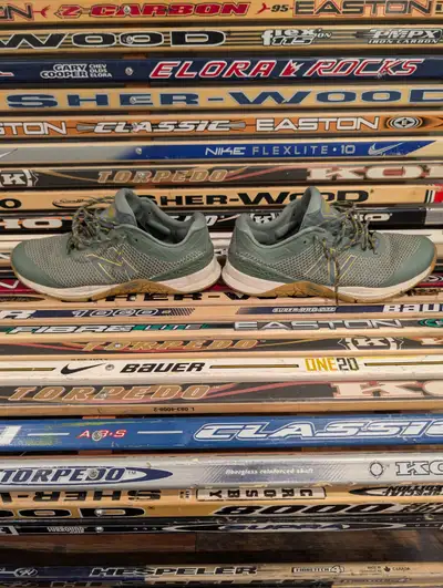 New Balance minimums men's shoes sz.11 u.s. color match laces, View more