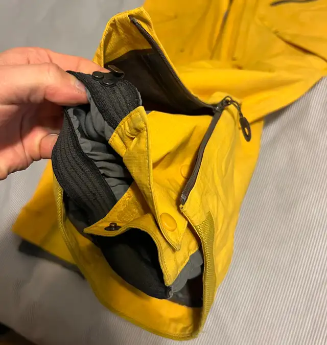 Men's Gore-Tex Ski Pants in Men's in Calgary - Image 3
