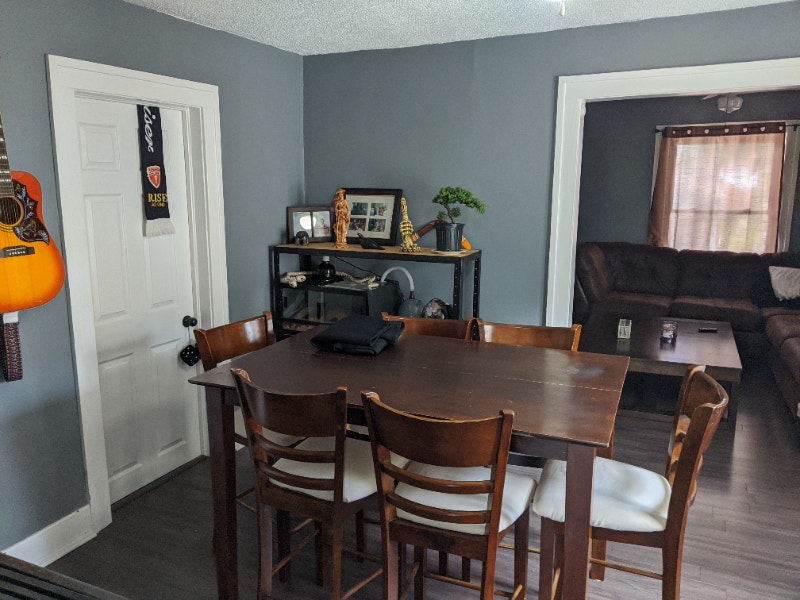 Large 2nd floor 3 bedroom apartment for rent in Walkerville. Long