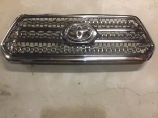 2017 Toyota Tacoma Front Upper Grille w/emblem OEM. Excellent condition. Pick up in Kitchener. $50 c...