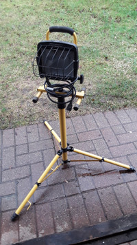 Portable Tripod Halogen Light Tower