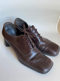 Enzo Angiolini Brown Oxford with heel 6.5M