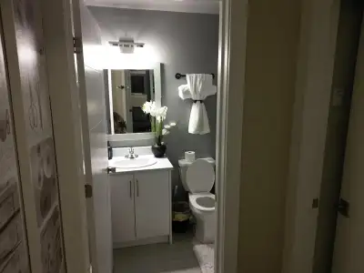 I'm renting out a cozy and clean room. It's in great condition. own bathroom and share kitchen, Perf...